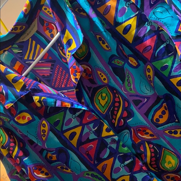 Funky button down (closed) - Picture 3 of 4